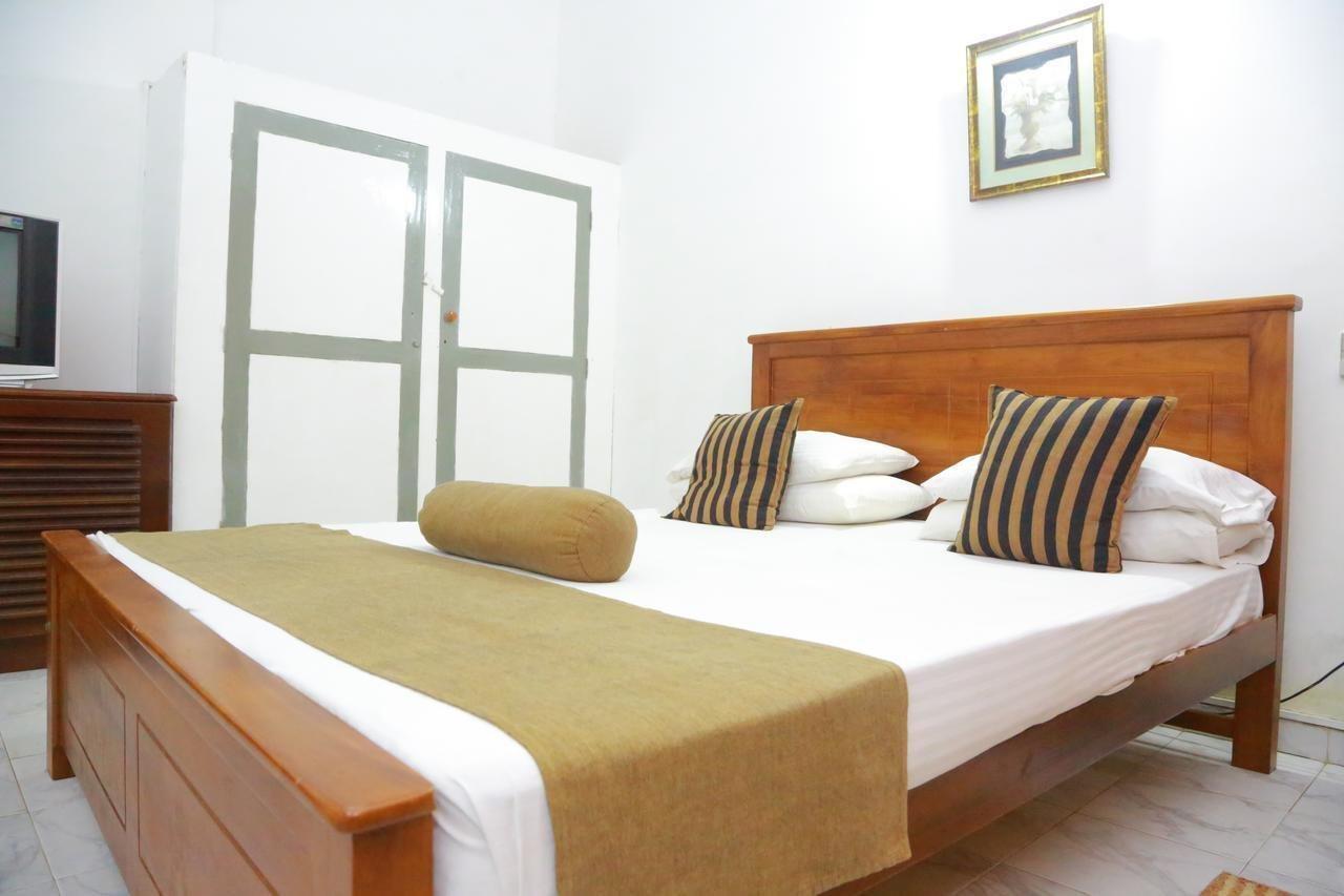 Ranveli Beach Resort Dehiwala-Mont Lavinia Extérieur photo
