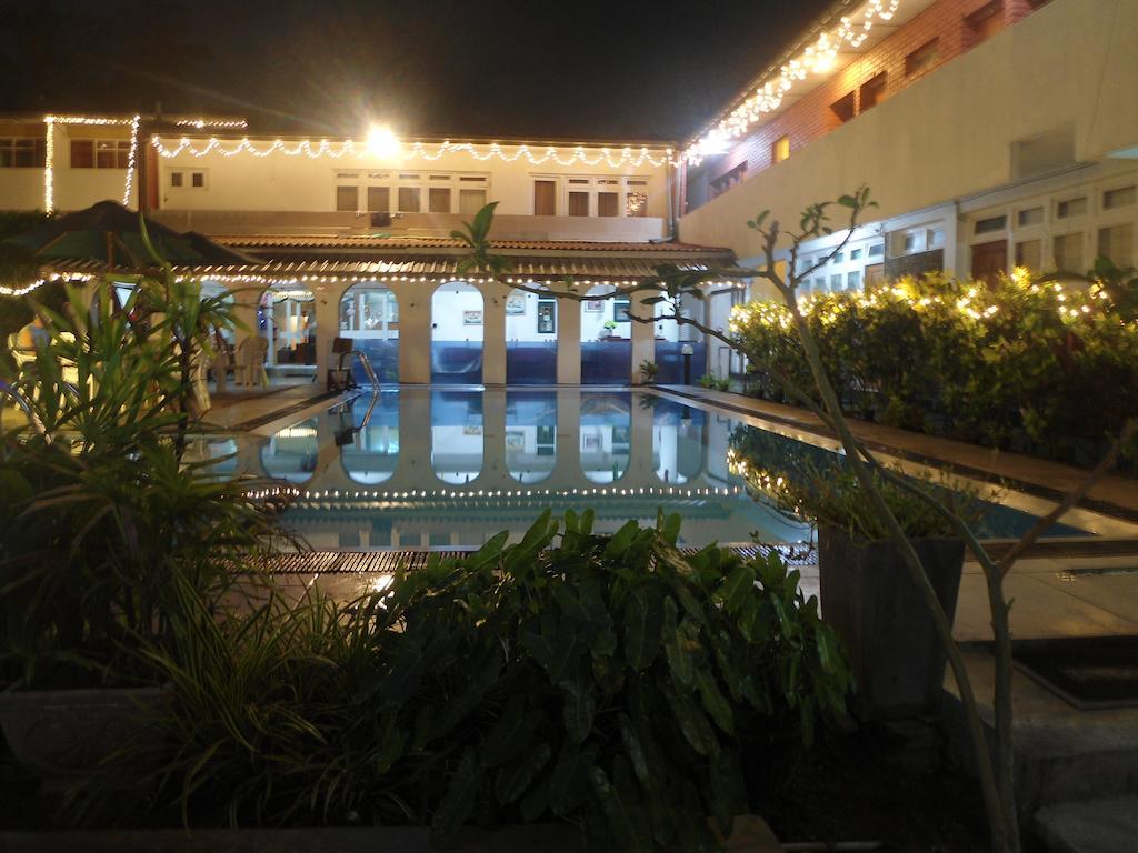 Ranveli Beach Resort Dehiwala-Mont Lavinia Extérieur photo
