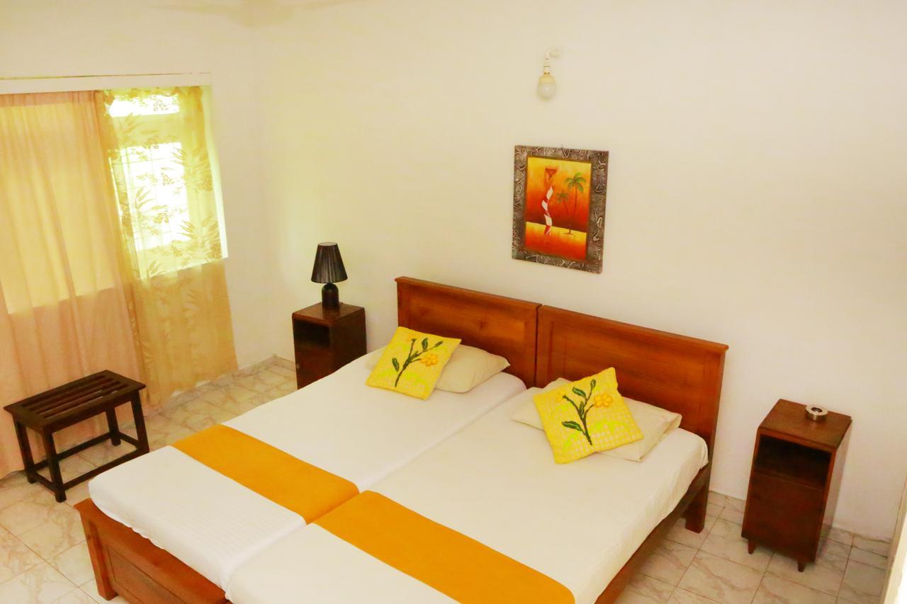 Ranveli Beach Resort Dehiwala-Mont Lavinia Extérieur photo