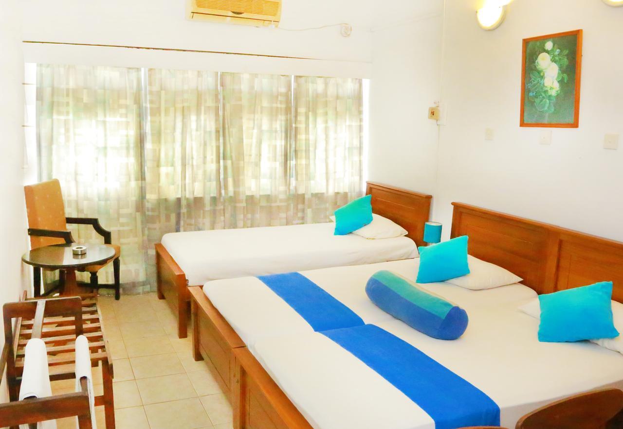 Ranveli Beach Resort Dehiwala-Mont Lavinia Extérieur photo