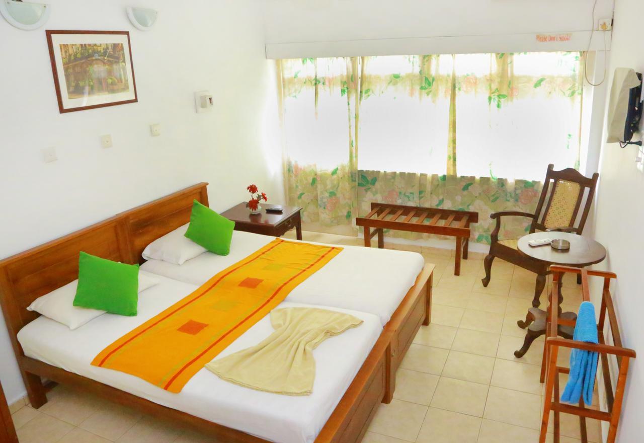 Ranveli Beach Resort Dehiwala-Mont Lavinia Extérieur photo