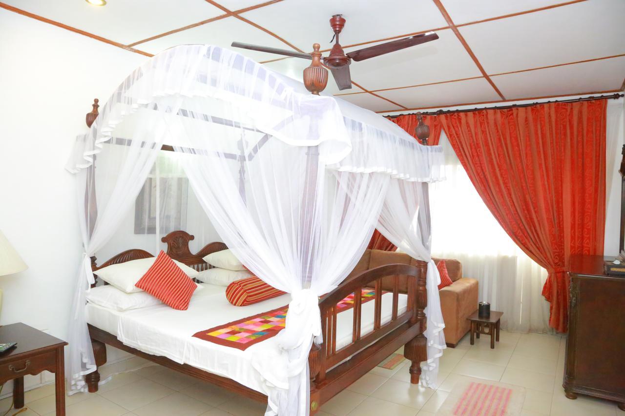 Ranveli Beach Resort Dehiwala-Mont Lavinia Extérieur photo