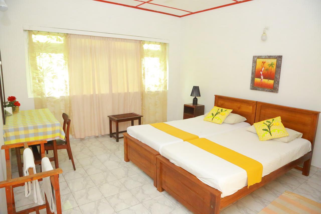Ranveli Beach Resort Dehiwala-Mont Lavinia Extérieur photo
