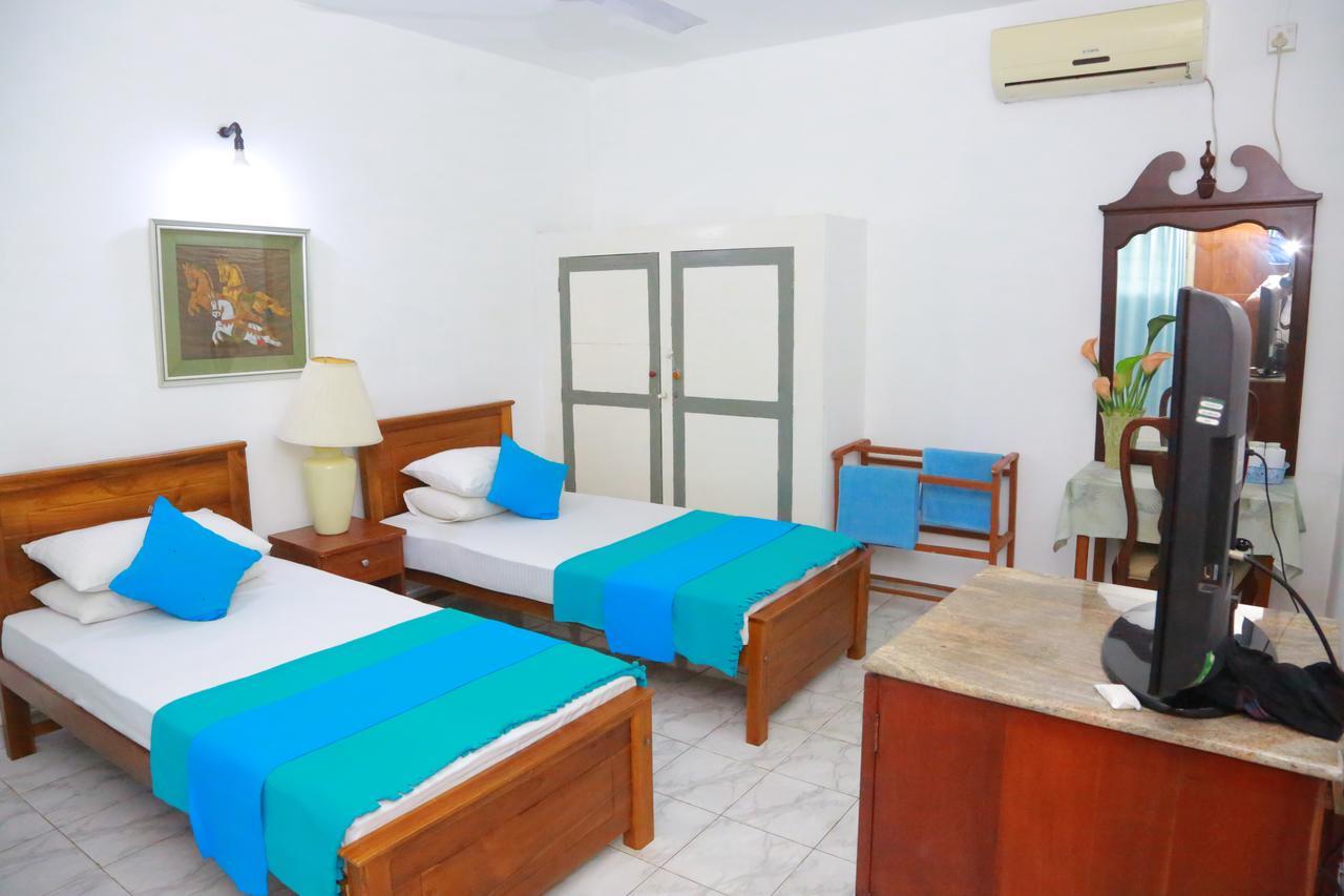 Ranveli Beach Resort Dehiwala-Mont Lavinia Extérieur photo