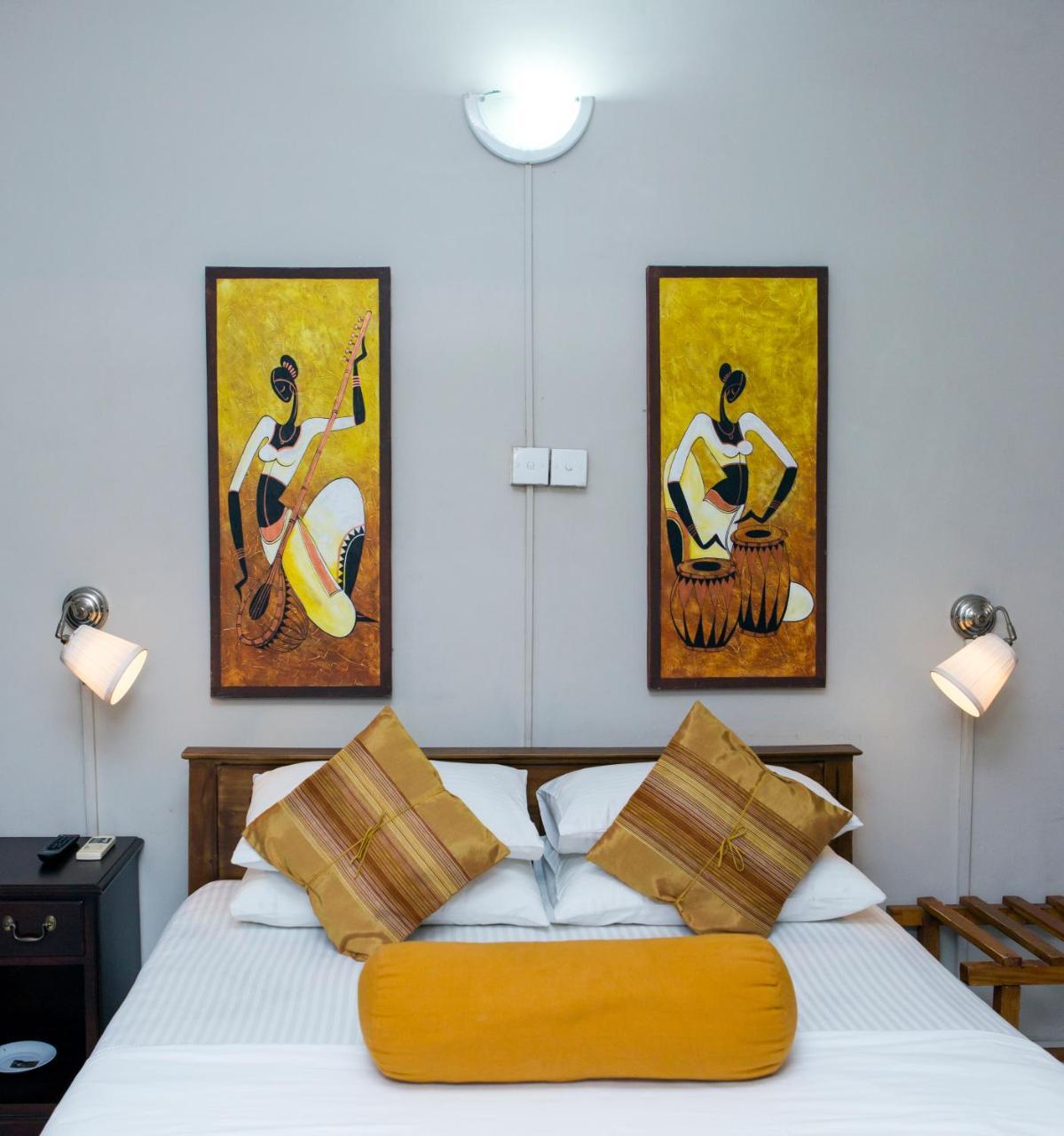 Ranveli Beach Resort Dehiwala-Mont Lavinia Extérieur photo