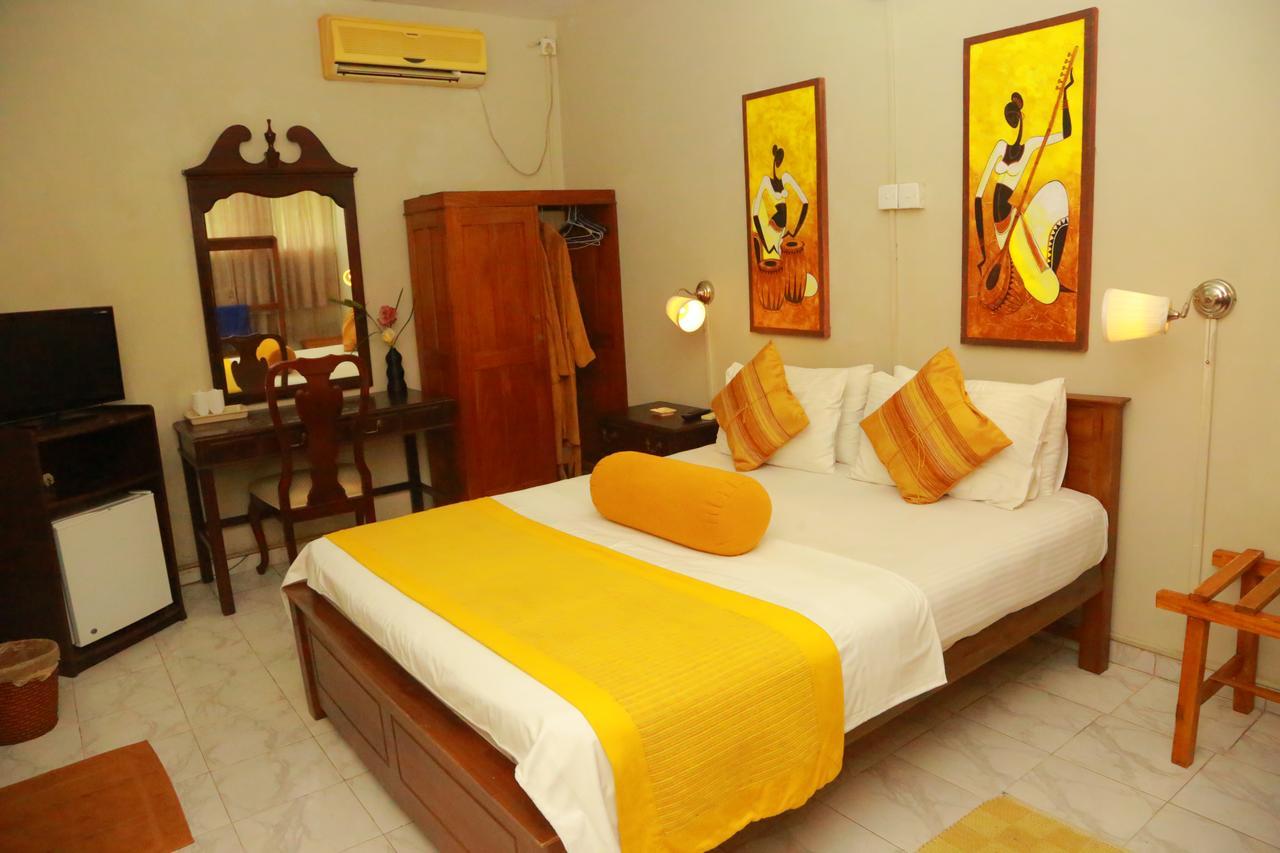 Ranveli Beach Resort Dehiwala-Mont Lavinia Extérieur photo