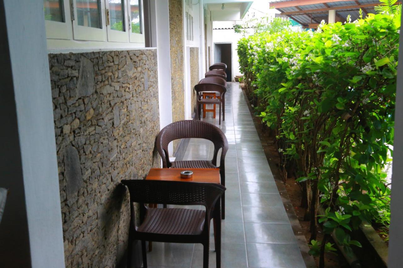 Ranveli Beach Resort Dehiwala-Mont Lavinia Extérieur photo