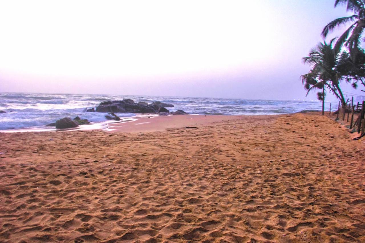 Ranveli Beach Resort Dehiwala-Mont Lavinia Extérieur photo