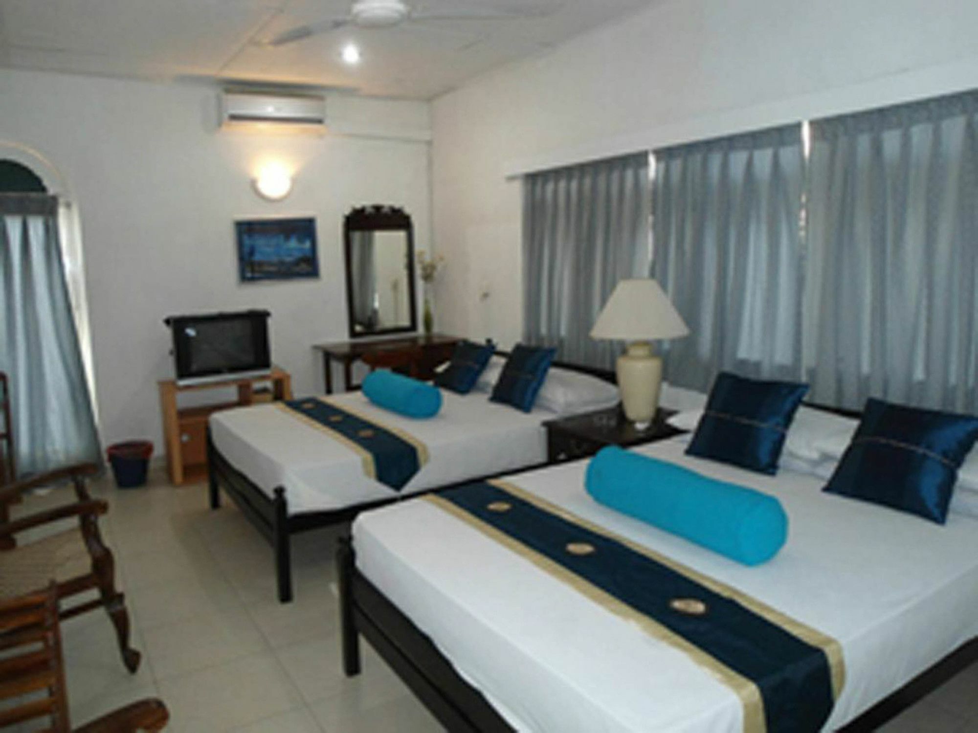Ranveli Beach Resort Dehiwala-Mont Lavinia Extérieur photo