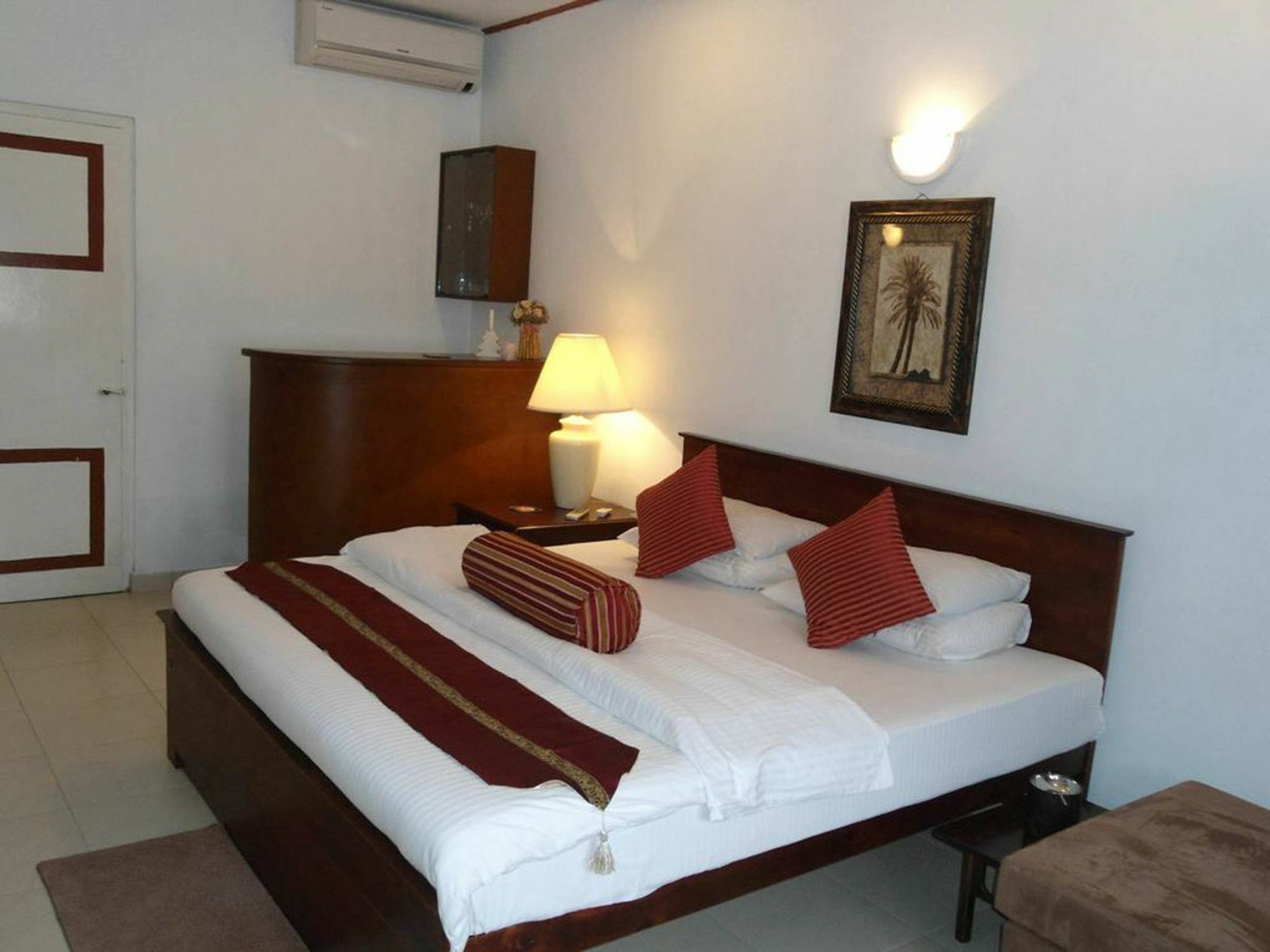Ranveli Beach Resort Dehiwala-Mont Lavinia Extérieur photo