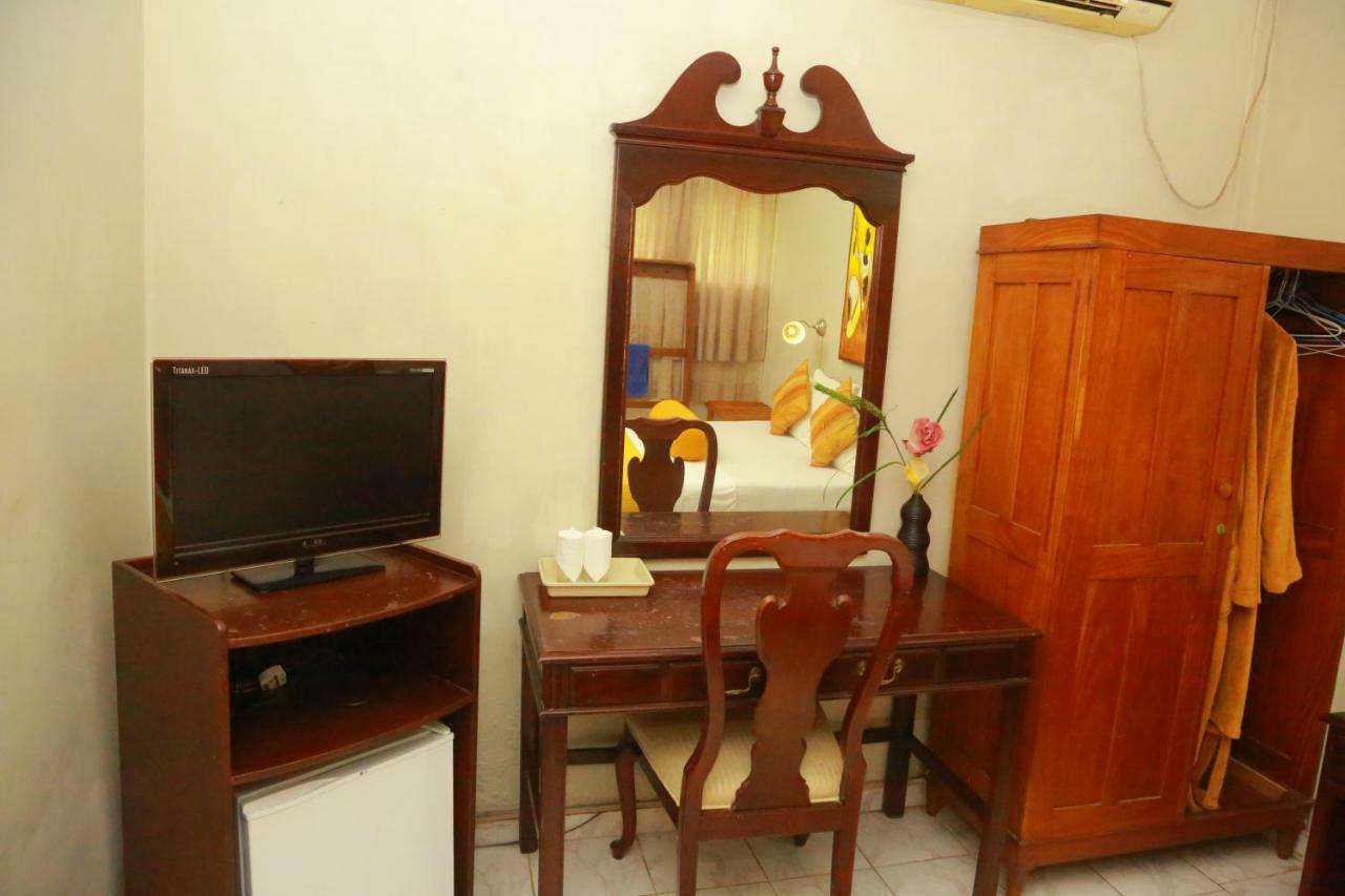 Ranveli Beach Resort Dehiwala-Mont Lavinia Extérieur photo