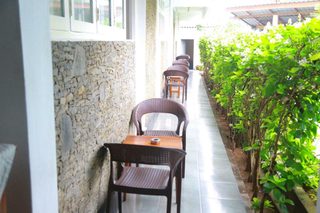 Ranveli Beach Resort Dehiwala-Mont Lavinia Extérieur photo