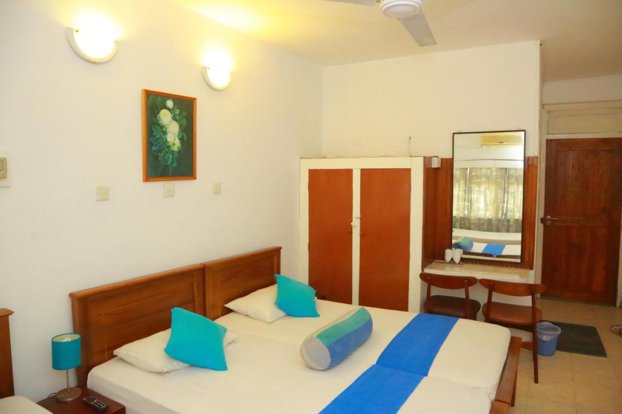 Ranveli Beach Resort Dehiwala-Mont Lavinia Extérieur photo