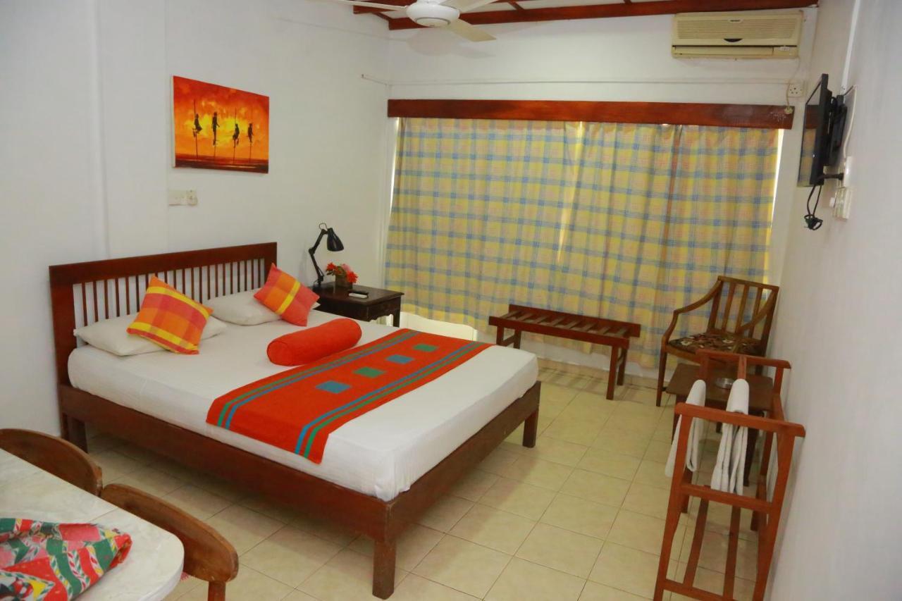 Ranveli Beach Resort Dehiwala-Mont Lavinia Extérieur photo