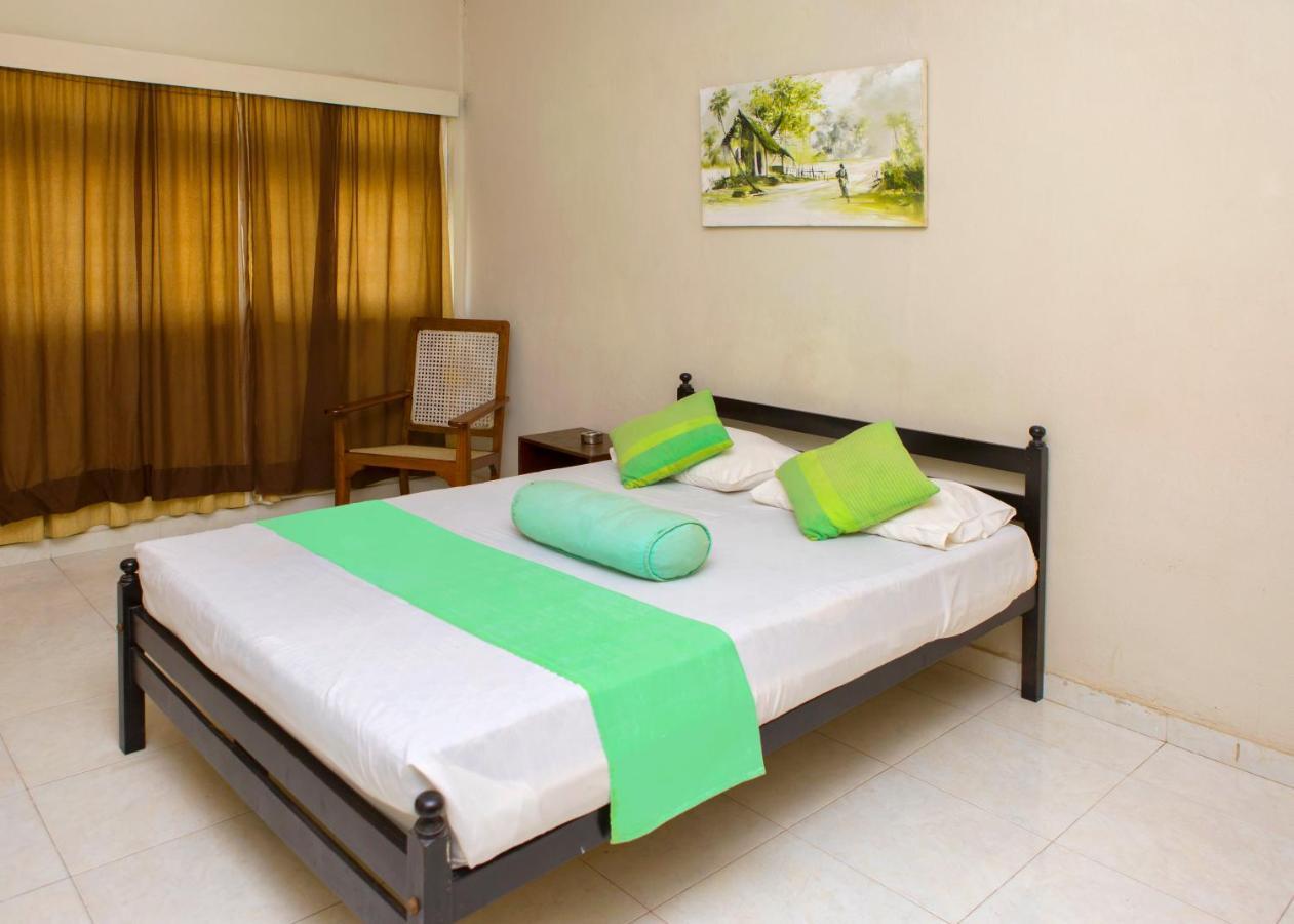 Ranveli Beach Resort Dehiwala-Mont Lavinia Extérieur photo